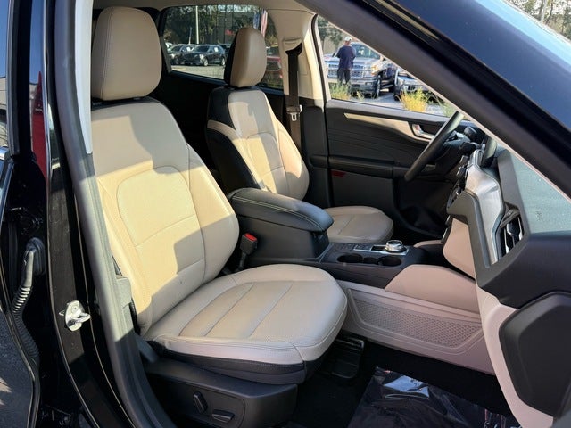 2022 Ford Escape Hybrid Titanium