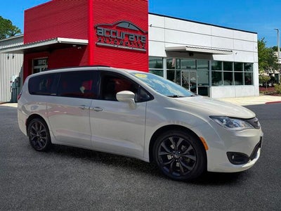 2020 Chrysler Pacifica Touring L