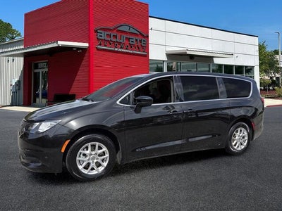 2022 Chrysler Voyager LX