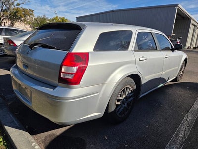 2005 Dodge Magnum SE