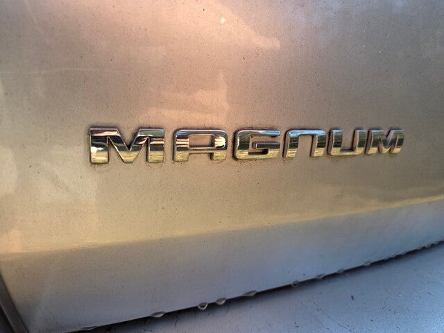 2005 Dodge Magnum SE