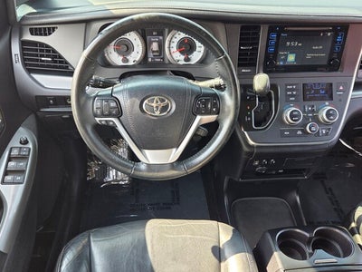 2017 Toyota Sienna SE Premium 8 Passenger