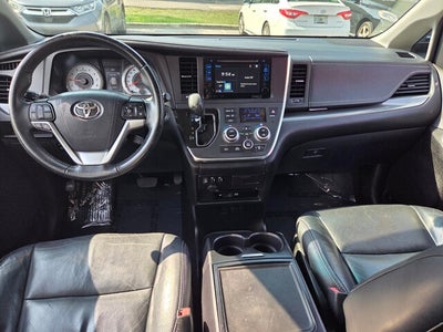 2017 Toyota Sienna SE Premium 8 Passenger