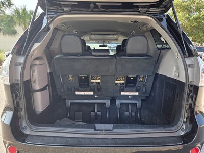 2017 Toyota Sienna SE Premium 8 Passenger