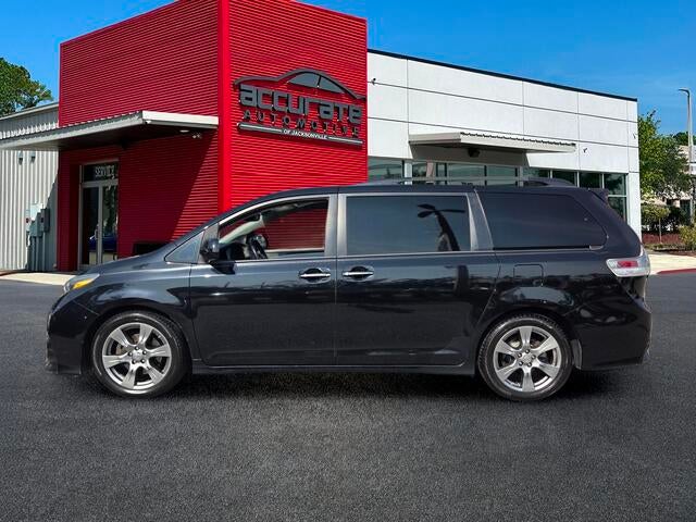 2017 Toyota Sienna SE Premium 8 Passenger