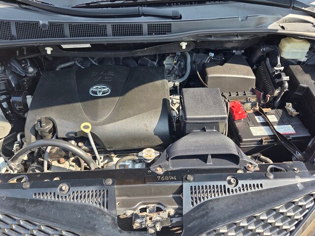 2017 Toyota Sienna SE Premium 8 Passenger