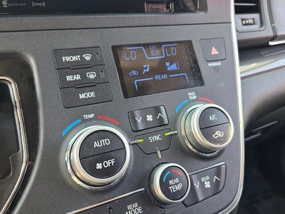 2017 Toyota Sienna SE Premium 8 Passenger