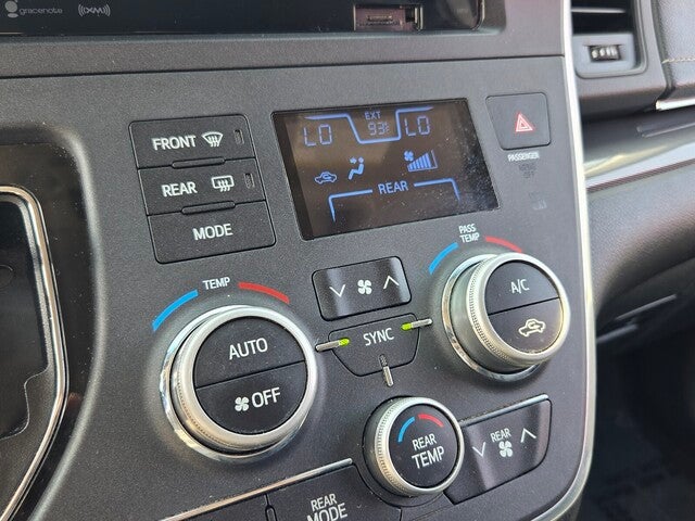 2017 Toyota Sienna SE Premium 8 Passenger