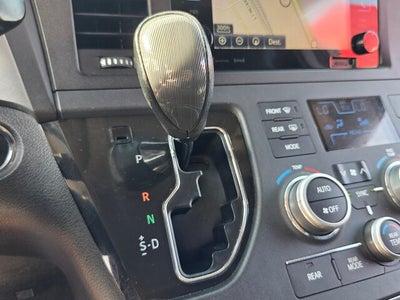 2017 Toyota Sienna SE Premium 8 Passenger