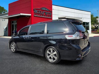 2017 Toyota Sienna SE Premium 8 Passenger