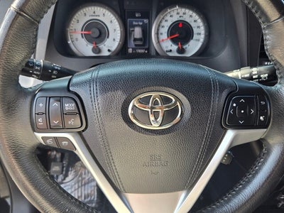 2017 Toyota Sienna SE Premium 8 Passenger