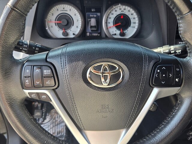 2017 Toyota Sienna SE Premium 8 Passenger