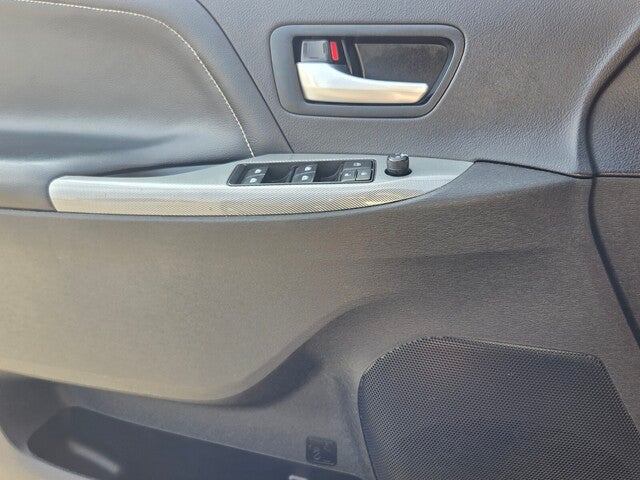 2017 Toyota Sienna SE Premium 8 Passenger