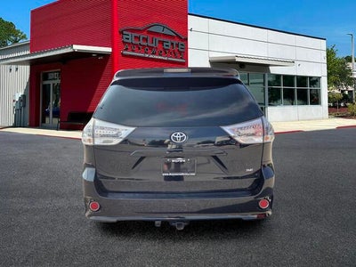2017 Toyota Sienna SE Premium 8 Passenger