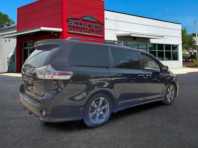 2017 Toyota Sienna SE Premium 8 Passenger