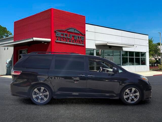 2017 Toyota Sienna SE Premium 8 Passenger