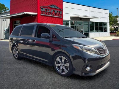 2017 Toyota Sienna SE Premium 8 Passenger