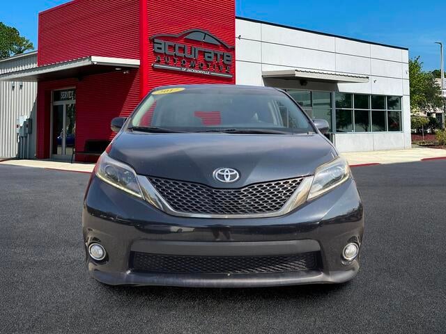 2017 Toyota Sienna SE Premium 8 Passenger