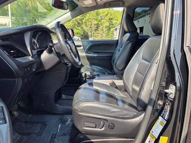 2017 Toyota Sienna SE Premium 8 Passenger