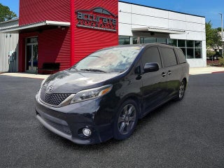2017 Toyota Sienna SE Premium 8 Passenger