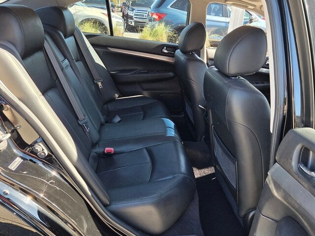 2015 INFINITI Q40 Base