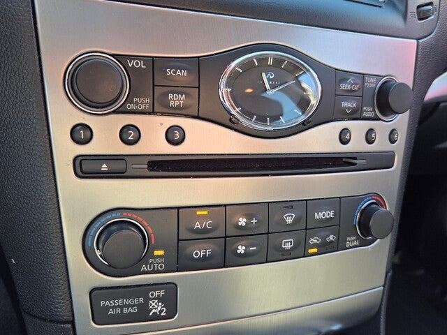 2015 INFINITI Q40 Base