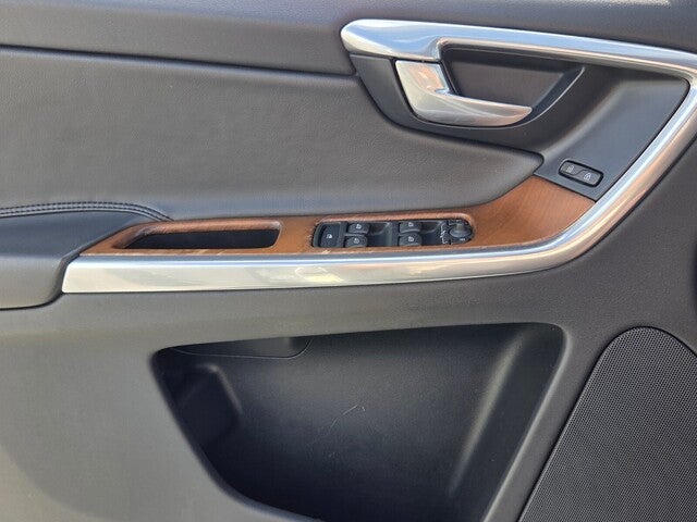 2015 Volvo XC60 T5 Platinum