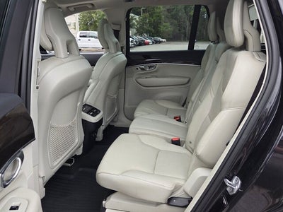 2016 Volvo XC90 T6 Momentum