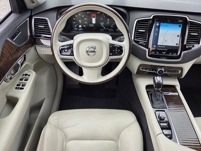 2016 Volvo XC90 T6 Momentum