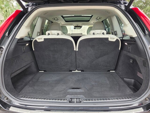 2016 Volvo XC90 T6 Momentum
