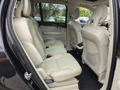 2016 Volvo XC90 T6 Momentum