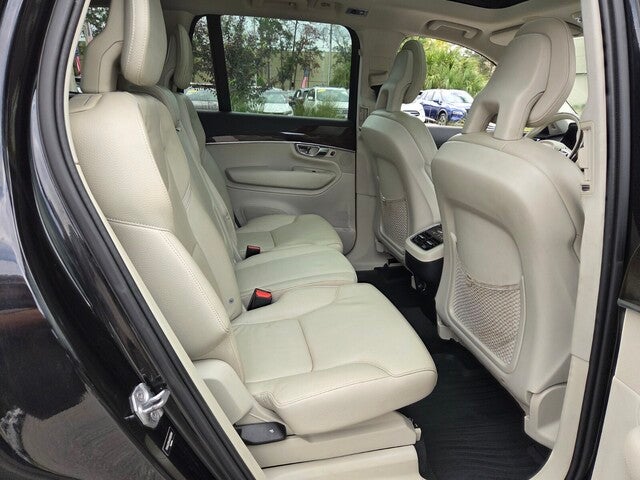 2016 Volvo XC90 T6 Momentum