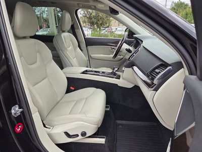 2016 Volvo XC90 T6 Momentum