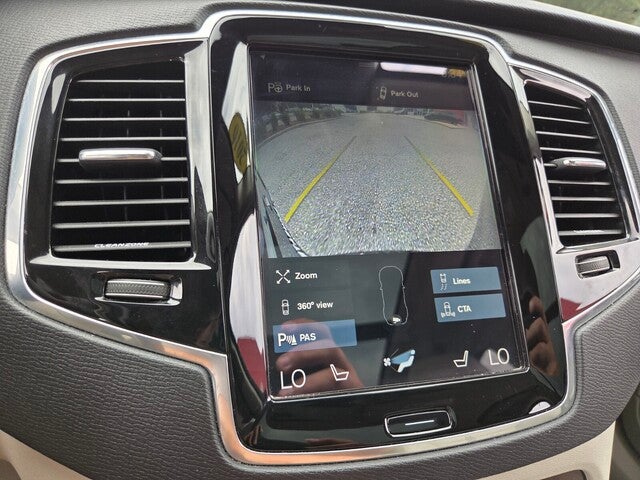 2016 Volvo XC90 T6 Momentum
