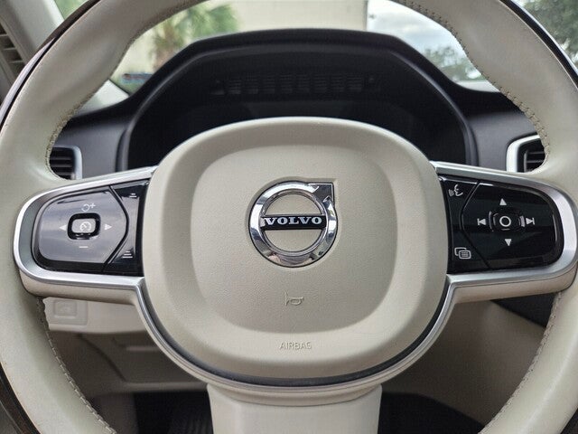 2016 Volvo XC90 T6 Momentum