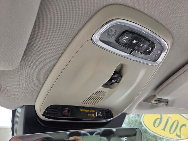 2016 Volvo XC90 T6 Momentum