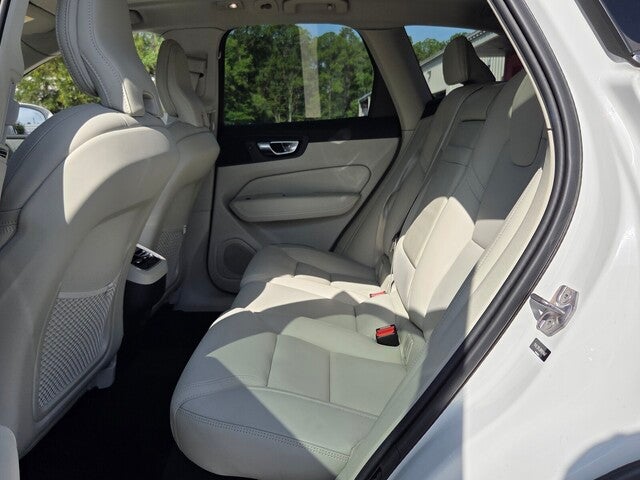 2022 Volvo XC60 B5 Inscription