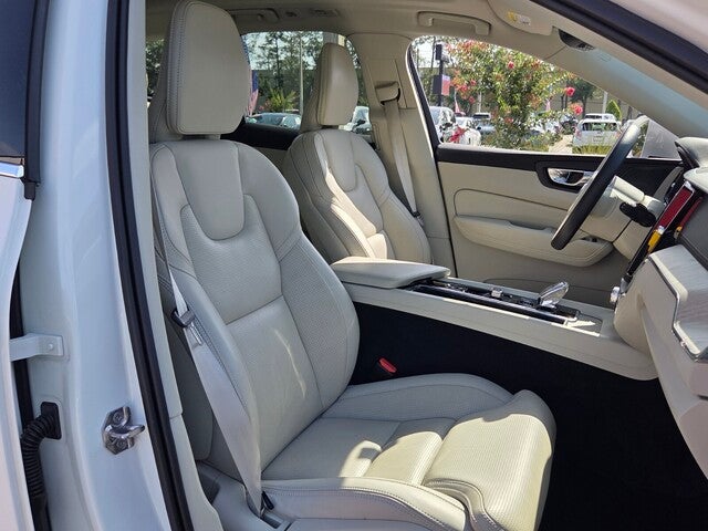 2022 Volvo XC60 B5 Inscription