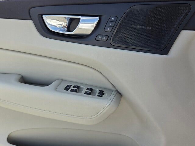 2022 Volvo XC60 B5 Inscription