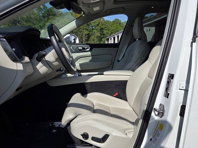 2022 Volvo XC60 B5 Inscription